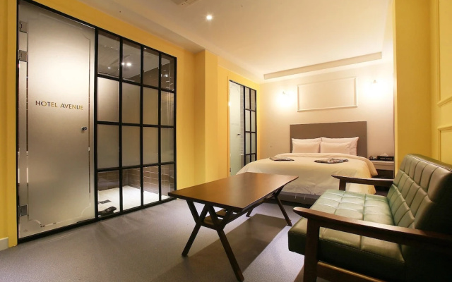 Avenue Hotel