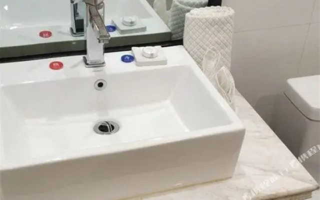 Hotel Monet (Lvliang Lishi)