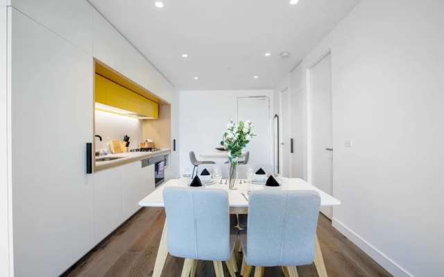 87 Docklands 2BD 2BTH Waterside with Carpark