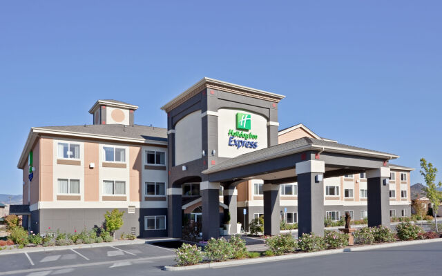 Отель Holiday Inn Express & Suites Ashland вид на фасад