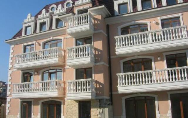 Отель Guest House Aristokrat Болгария, Аврен - отзывы, цены и фото номеров - забронировать отель Guest House Aristokrat онлайн вид на фасад