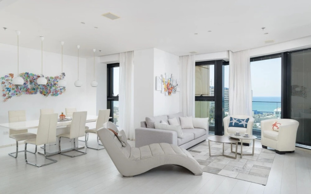 Bat Yam Luxury with Terrace & Sea View