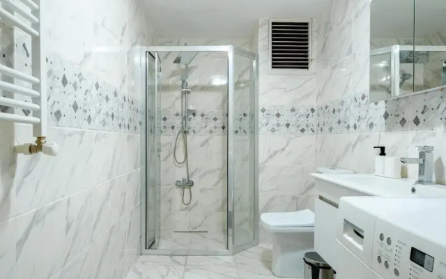 Vibrant Duplex With Terrace 2 min to Cevahir Mall
