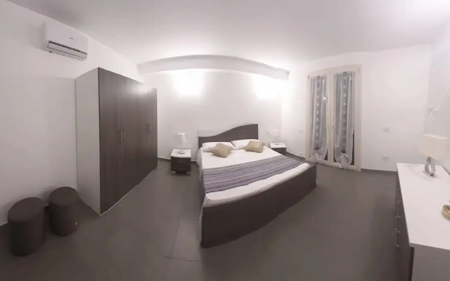 Two-story House in the City -climatized - Wifi