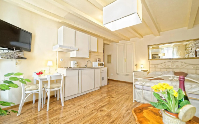 Duplex Apartment Camelia for 4 in charming Old town