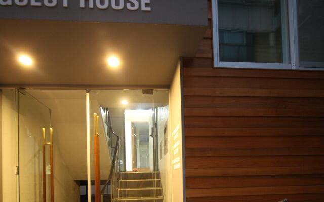 Somi Guest House - Hostel вид на фасад