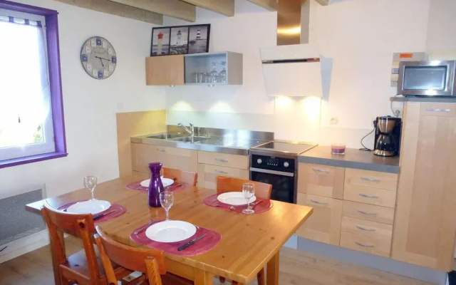 Holiday Home in Cleder Near Les Amiets Beach