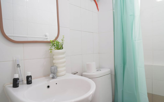 Pleasant White 3Br At Bassura City Apartment