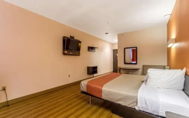 Motel 6 Jourdanton