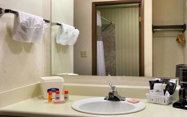 Howard Johnson by Wyndham Portland Airport