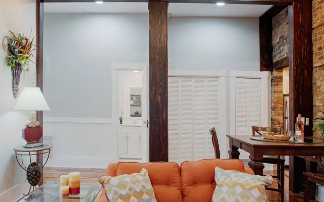 Newly Renovated Historic District Apt