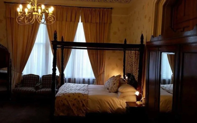 The Royal Hotel Tain