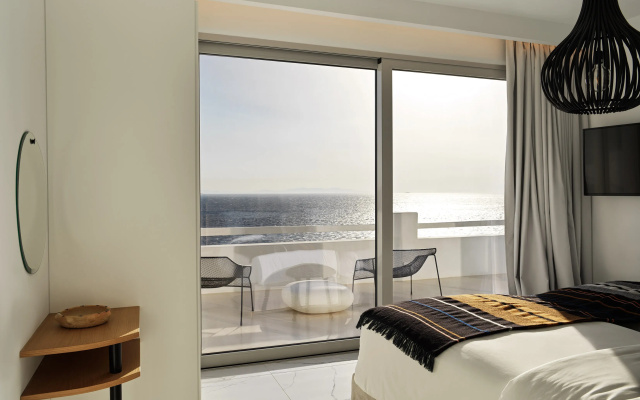 Kouros Hotel & Suites