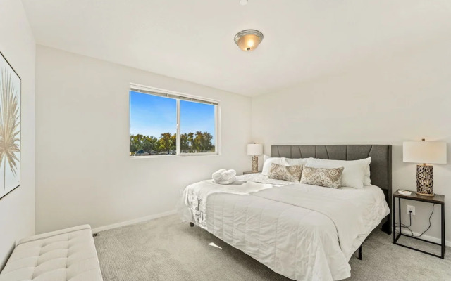 Stylish Music-Inspired Retreat Near Old Town FC