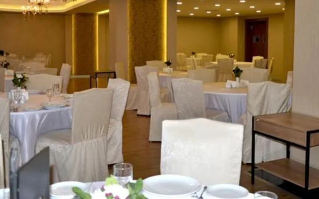 Tilmen Hotel