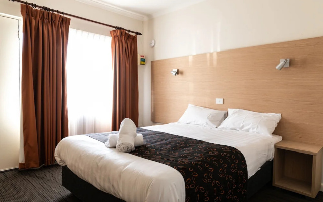 Sphinx Hotel Motel