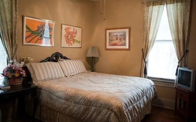 Arbor House Suites