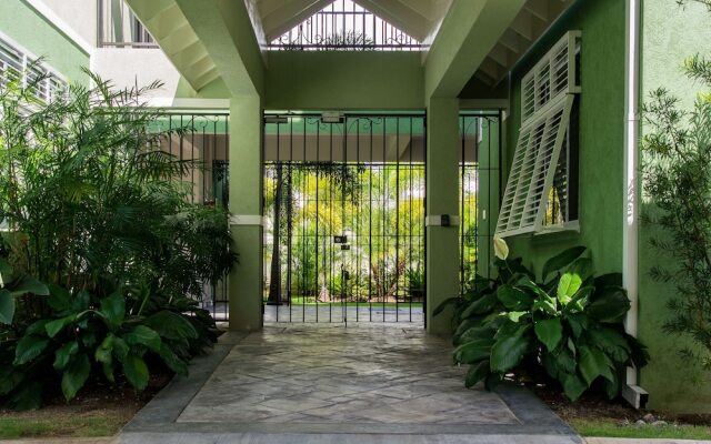 Отель Eight 24 by Pro Homes Jamaica Ямайка, Кингстон - отзывы, цены и фото номеров - забронировать отель Eight 24 by Pro Homes Jamaica онлайн вид на фасад
