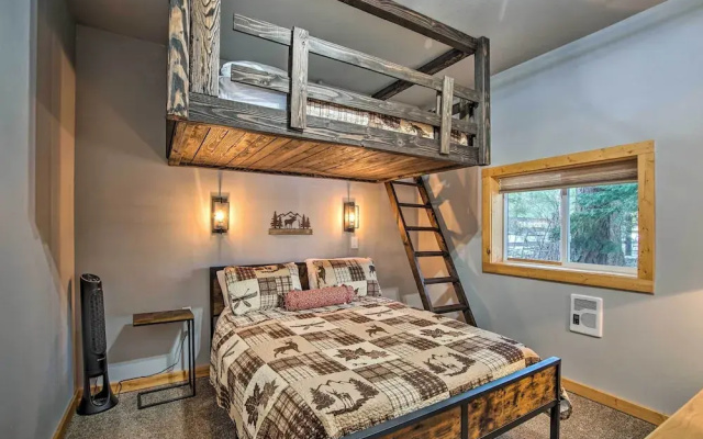 Modern Cabin - 2 Mi to Speelyi Beach!