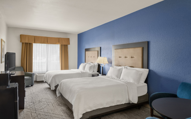 Holiday Inn Express & Suites New Buffalo by IHG