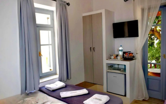 Tinos Heritage Plateia
