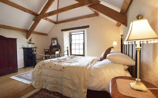 Panteurig Farmhouse