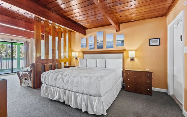 Oceanfront Inn Suite #6- King Bed