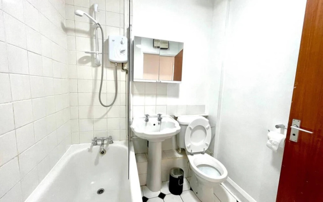 Lovely 2-bed Tree-hole in Northolt Southharrow