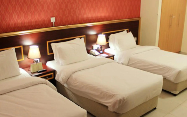 Montreal Naif Hotel