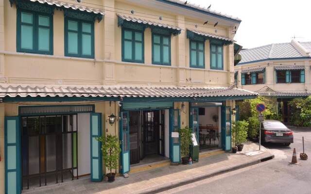 Neighbor Phuthon Boutique Hostel Бангкок вид на фасад