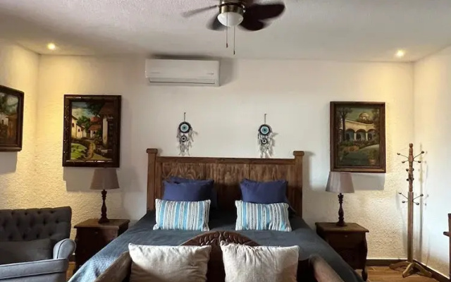 Casa Colonial en Pueblo Mágico by Adhoc
