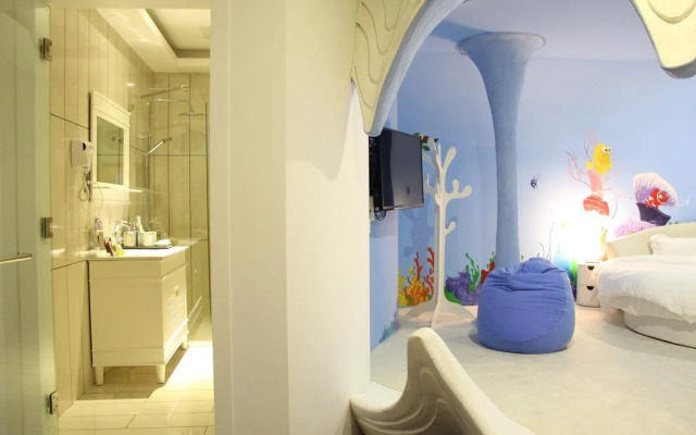 Xiamen Alice Theme Hotel