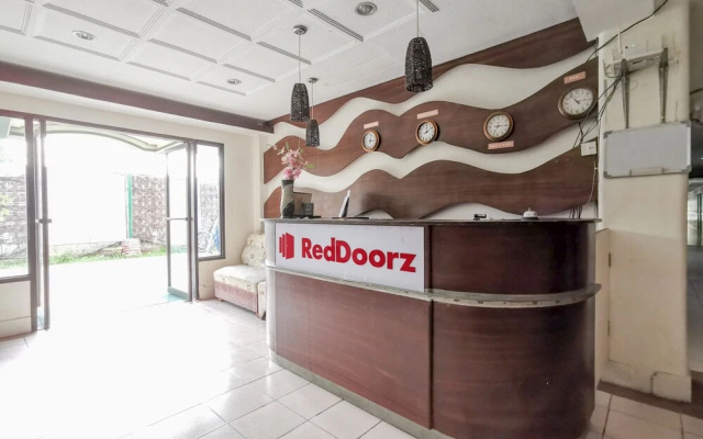 GK Business Hotel by RedDoorz