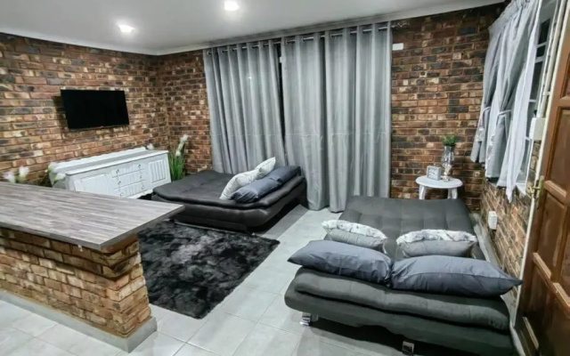 CH Airport Accommodation Room 2