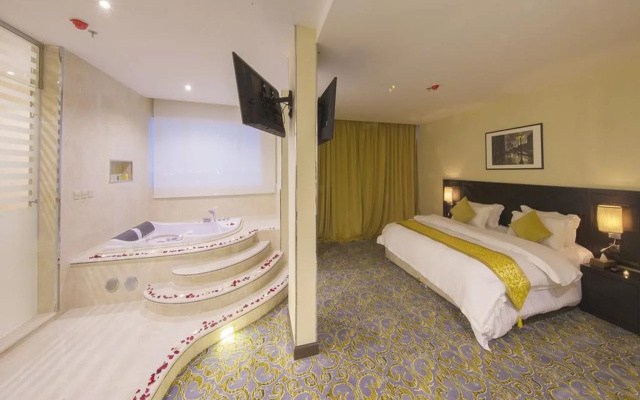 Rollins Hotel