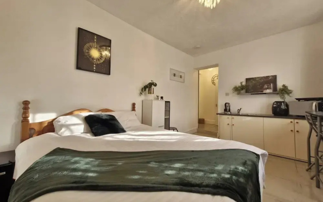 Beachside Retreat - Pets Ok - Free Parking