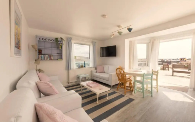 1 Quayside Court