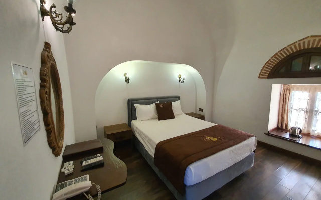 Cesme Kanuni Kervansaray Historical Hotel