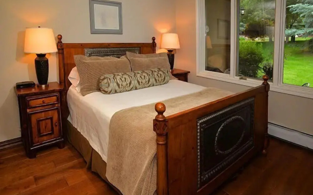 Arrowhead Village Condo - 104 Seasons Lodge