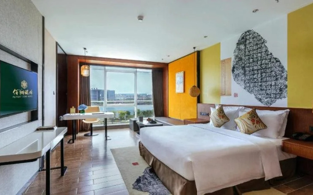 Hisilk Artwork Center Fliport Coso Hotel