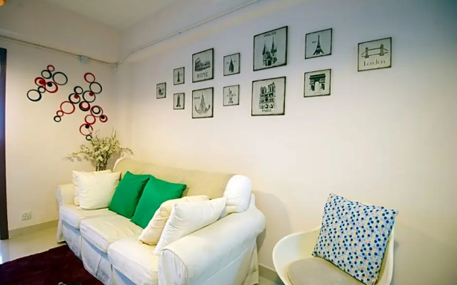 WC Downtown 3-bedroom Apartment MTR Downstairs 14C