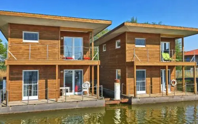 FLOATING HOUSES Classic _ _Schwimm