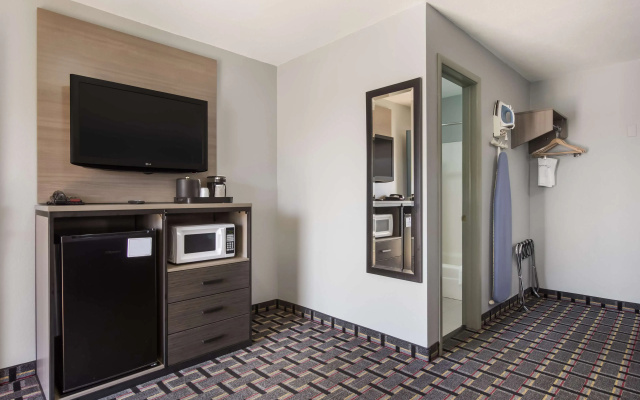 Knights Inn and Suites Salem