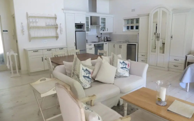Constantia Valley Lodge