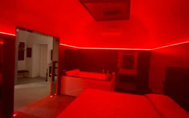 Rebel Suite Love (Adults Only)