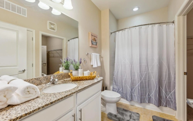 Stylish 1 BR Apartment w Movie Theater