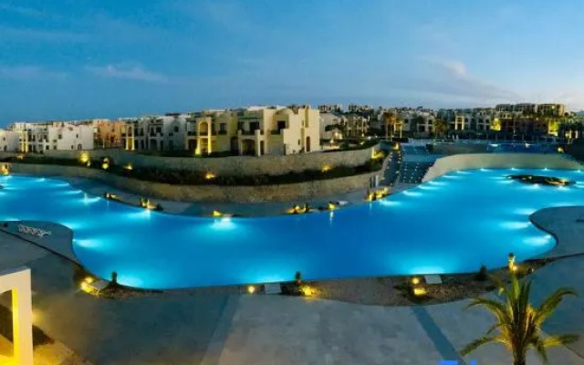 Modern 3BR Escape Panoramic Lagoon & Sea Views