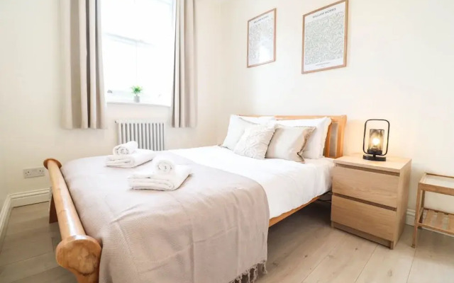 Right by Oval Station - 2 bed Flat Free Wifi