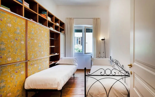 Light Apartment in Albaro