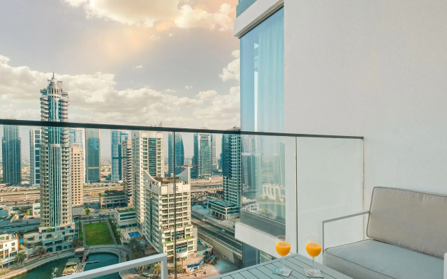 LUX - Contemporary Suite with Full Marina View 5
